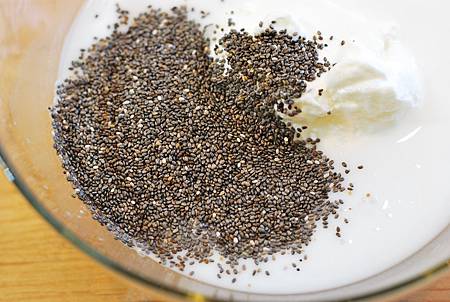 30秒清爽甜點!芒果椰香奇亞籽優格布丁 Mango & Coconut Chia Seed Pudding