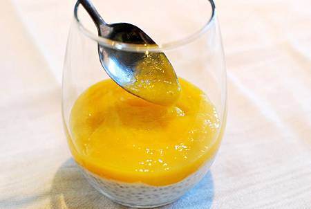 30秒清爽甜點！芒果椰香奇亞籽優格布丁 Mango & Coconut Chia Seed Pudding