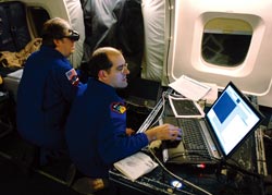 　▲SETI研究人員正在調整光譜儀，以紀錄星際飛船「星塵號」返回地球。（美聯社資料照片）.jpg