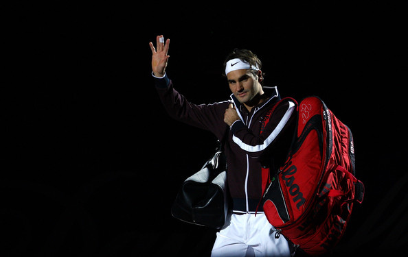 Roger Federer of Switzerland arrives on court before his match against Novak Djokovic of Serbia in the final.bmp