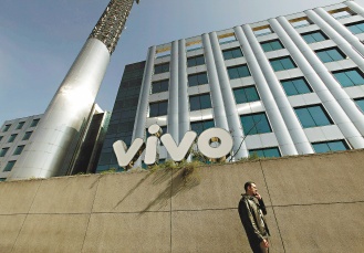 西班牙電信已和葡萄牙電信達成初步協議，買下後者在巴西最大行動通訊商Vivo的持股。據指出，西班牙電信的收購價將近百億美元。（路透）.jpg