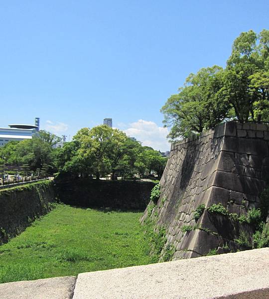 0521內城的空護城河，長滿雜草