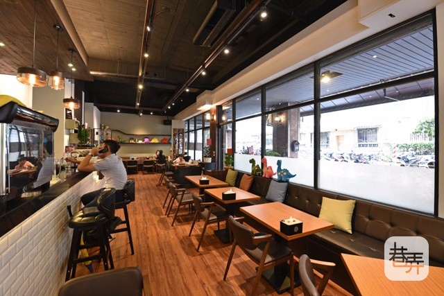 Dino de caf&eacute;s_店內觀