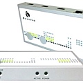 這一款 2進2出 HDMI 數位影音訊號 CAT5 切換分配器。內建 2 組 HDMI 數位影音訊號選擇功能，可透過自動、手動的方式來切換，再將訊號同時輸出到兩台顯示器，是專為 HD 高畫質影音訊號多點同步播放所設計的機種。