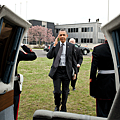 President Obama Totes his iPad 2 Onto Marine One