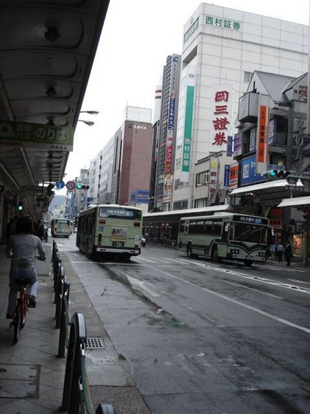 東橫inn_四条烏丸前面的街道