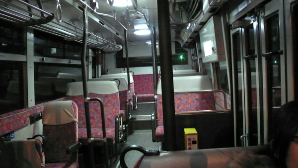 離 榮浦還有8站,但車上已經沒人了(因為這是最後一班公車)