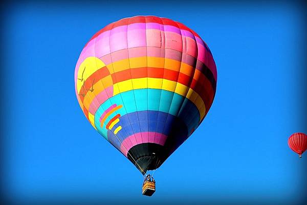 hot-air-balloon-693452_1280.jpg