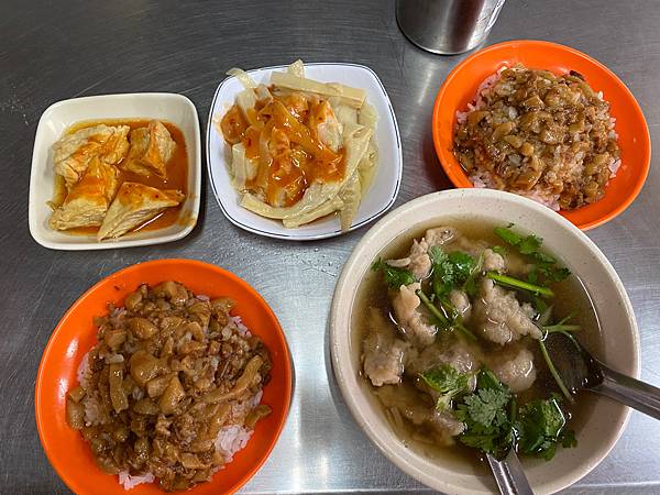 基隆廟口夜市 天一香肉羹順（滷肉飯）