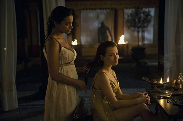 Emily-Browning-and-Jessica-Lucas-in-Pompeii-2014-Movie-Image-2_680x452