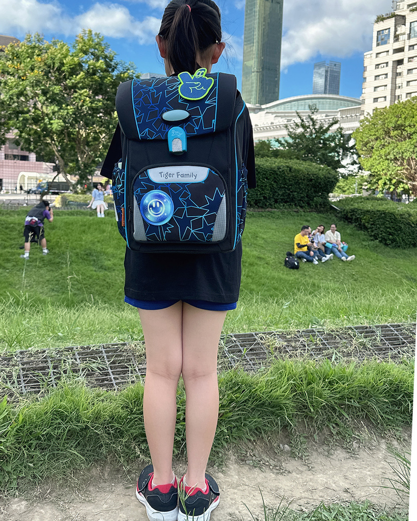 學院風守護海洋系列超輕量護脊書包-4.jpg