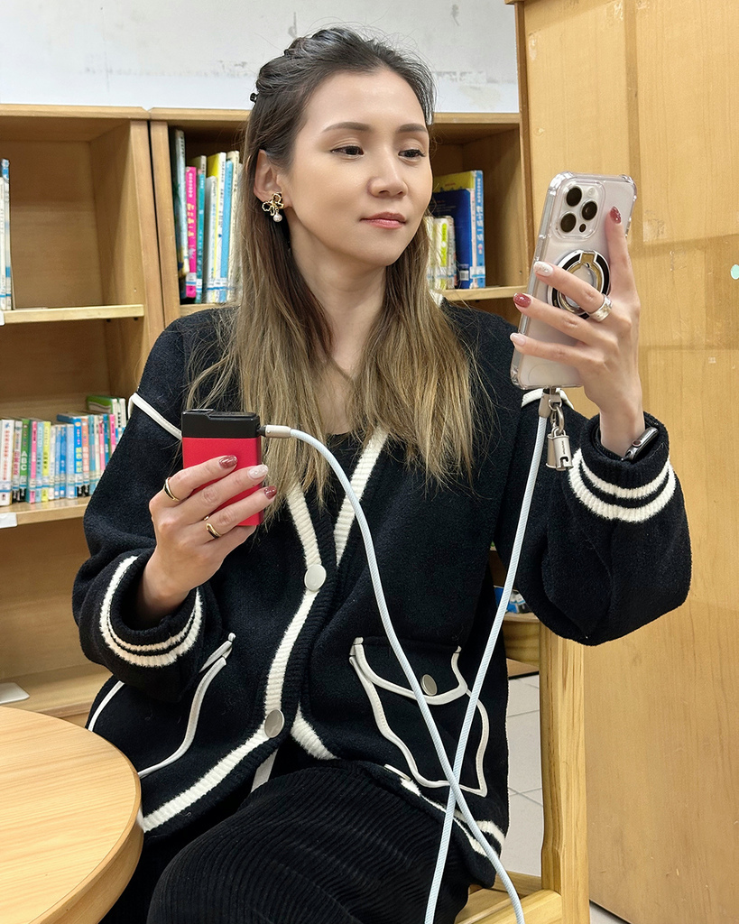 My Strap 馬卡龍2合1手機繩快充線9.jpg My Strap 馬卡龍2合1手機繩快充線9.jpg