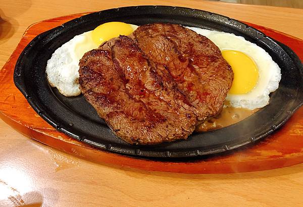 桃園中壢 白鬍子厚切牛排平價百元牛排 柏妮絲小姐的吃喝玩樂 痞客邦