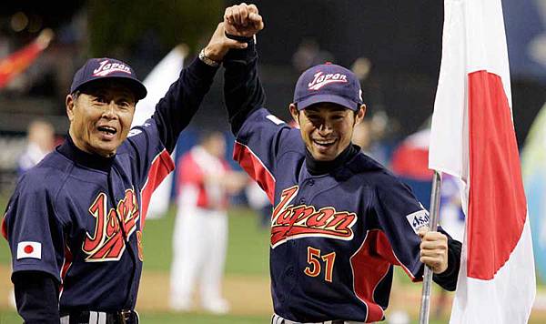 WBC2006_Ichiro-Oh_Chris_Carlson_AP