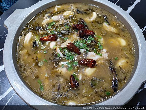 隱藏在新竹竹北巷弄的美食~~厚切牛肉麵（滴水川食）主題特色餐