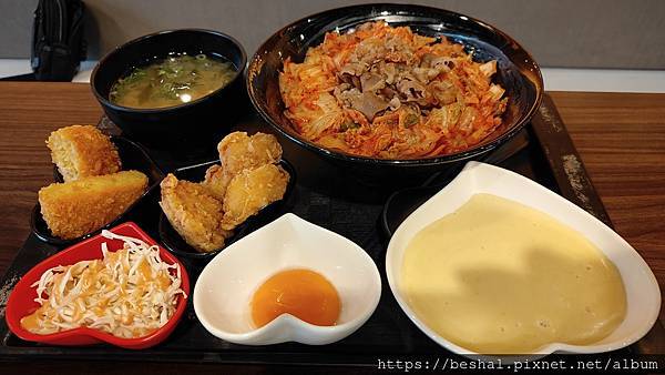 台北市捷運中山站平民美食創意丼飯~新丼 被網路IG FB燒到