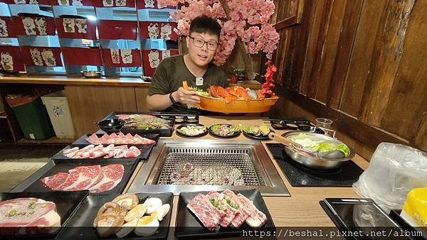 開箱超人氣蘆洲在地炭火燒烤【昭和園日式燒肉】和牛/生蠔/龍蝦 開箱超人氣蘆洲在地炭火燒烤【昭和園日式燒肉】和牛/生蠔/龍蝦