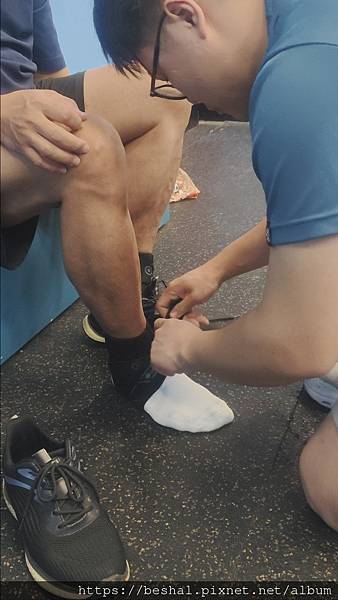 運動日常家務必先做好護踝康得適貼紮機能護踝無尺寸限制家人共