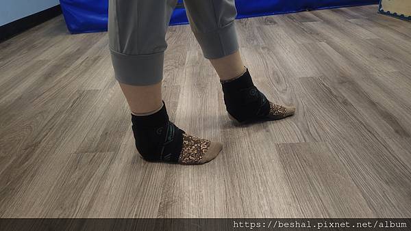 運動日常家務必先做好護踝康得適貼紮機能護踝無尺寸限制家人共 運動日常家務必先做好護踝康得適貼紮機能護踝無尺寸限制家人共