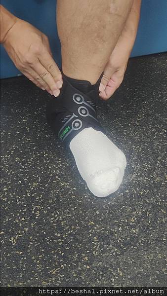 運動日常家務必先做好護踝康得適貼紮機能護踝無尺寸限制家人共