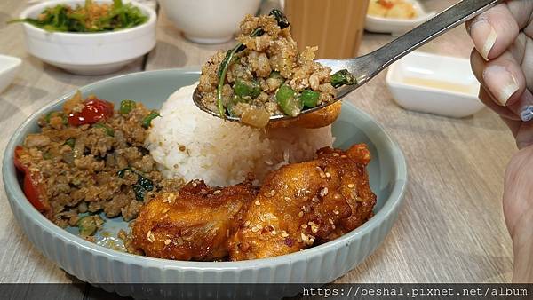 🍴 新竹巨城美食分享|這味泰泰:泰式 X 台灣口味 = 完美 🍴 新竹巨城美食分享|這味泰泰:泰式 X 台灣口味 = 完美