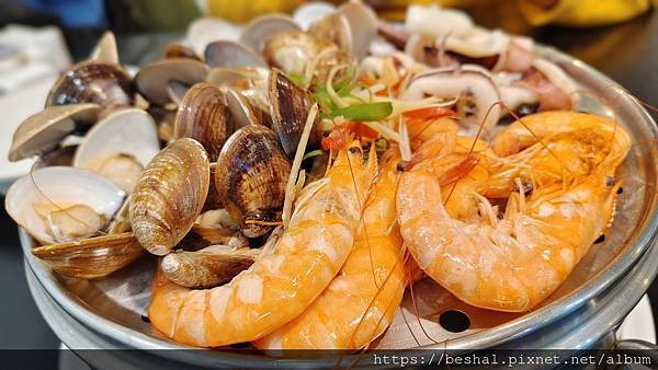 《2025 新北耶誕城美食推薦》蒸天下海鮮蒸氣火鍋活體海鮮 《2025 新北耶誕城美食推薦》蒸天下海鮮蒸氣火鍋活體海鮮