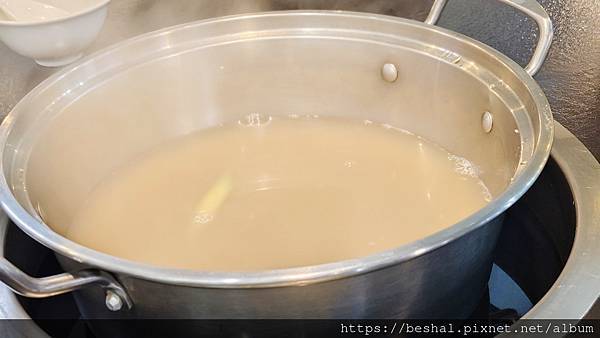 《2025 新北耶誕城美食推薦》蒸天下海鮮蒸氣火鍋活體海