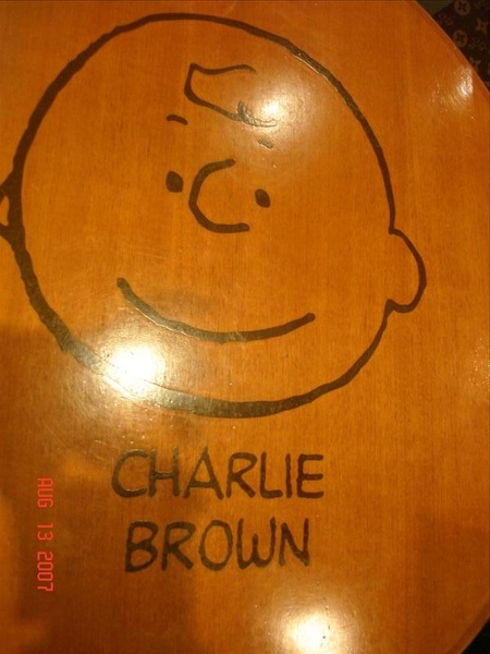 查理布朗桌子