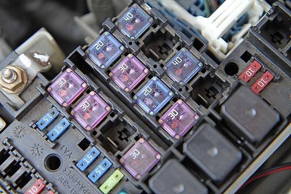 汽車教室-電器沒電不一定故障9.jpg 汽車教室-電器沒電不一定故障9.jpg