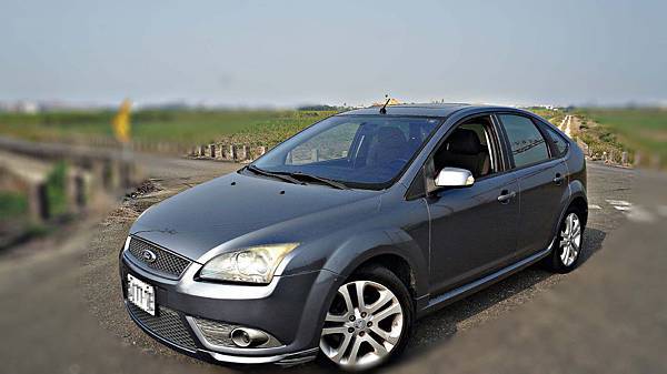 2007年 Ford Focus 淺灰色 福特中古車 2007年 Ford Focus 淺灰色 福特中古車