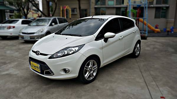 2013年 Ford Fiesta 白色 福特中古車 2013年 Ford Fiesta 白色 福特中古車