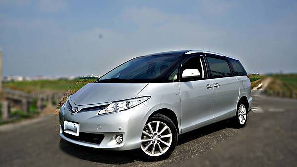 2015年 Toyota Previa 銀色 豐田中古車 2015年 Toyota Previa 銀色 豐田中古車