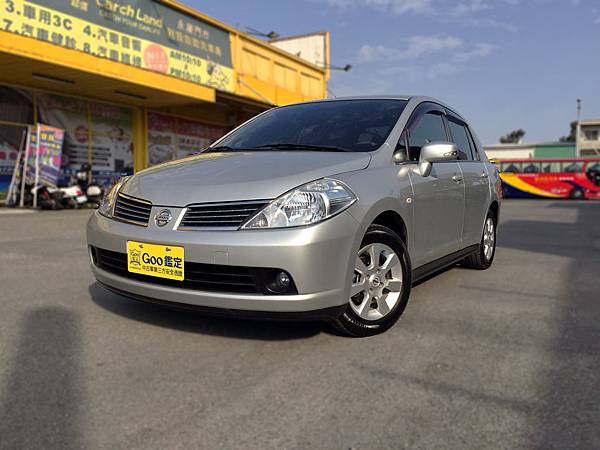 2012年 Nissan Tiida 銀色 日產中古車