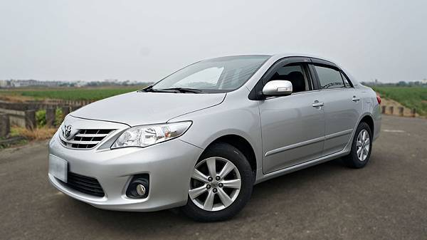 2013年 Toyota Altis 銀色 豐田中古車