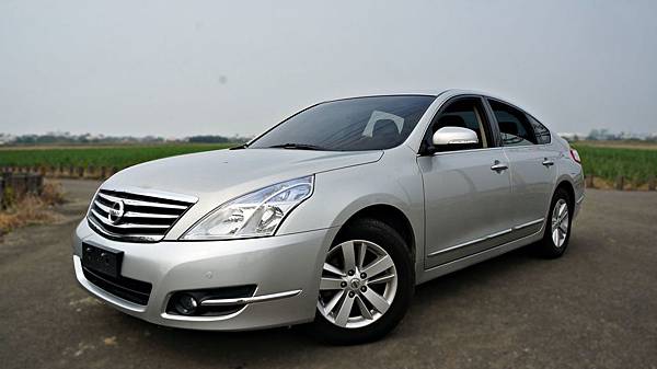 2013年 Nissan Teana 銀色 日產中古車 2013年 Nissan Teana 銀色 日產中古車
