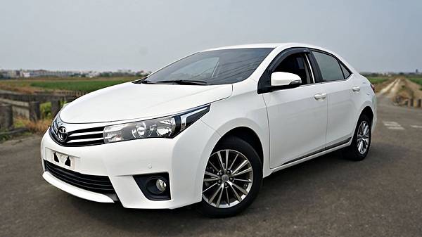 2013年 Toyota Altis 白色 豐田中古車