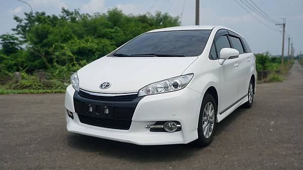 2013年 Toyota Wish 白色 豐田中古休旅車 2013年 Toyota Wish 白色 豐田中古休旅車