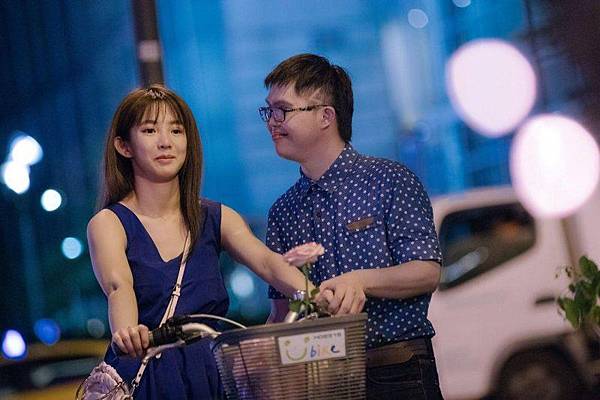 【影評】《傻傻愛你，傻傻愛我》心在一起就在一起 @ 電影說書人