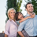 cheerful-parents-with-happy-son-posing_SYOCEpY4j.jpg