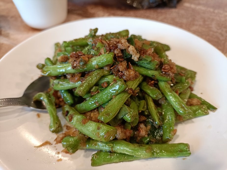 台北車站美食|小魏川菜餐廳~宮保蝦球、鐵板牛柳、乾煸四季豆道