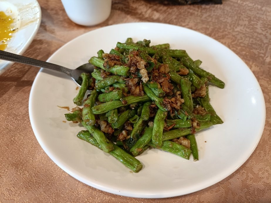 台北車站美食|小魏川菜餐廳~宮保蝦球、鐵板牛柳、乾煸四季豆道