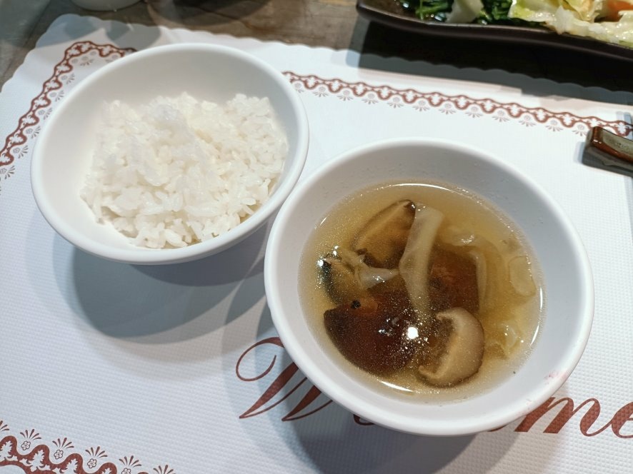 桃園美食|莯鑶手創鐵板料理，內用白飯、湯品、冷熱飲、冰淇淋無