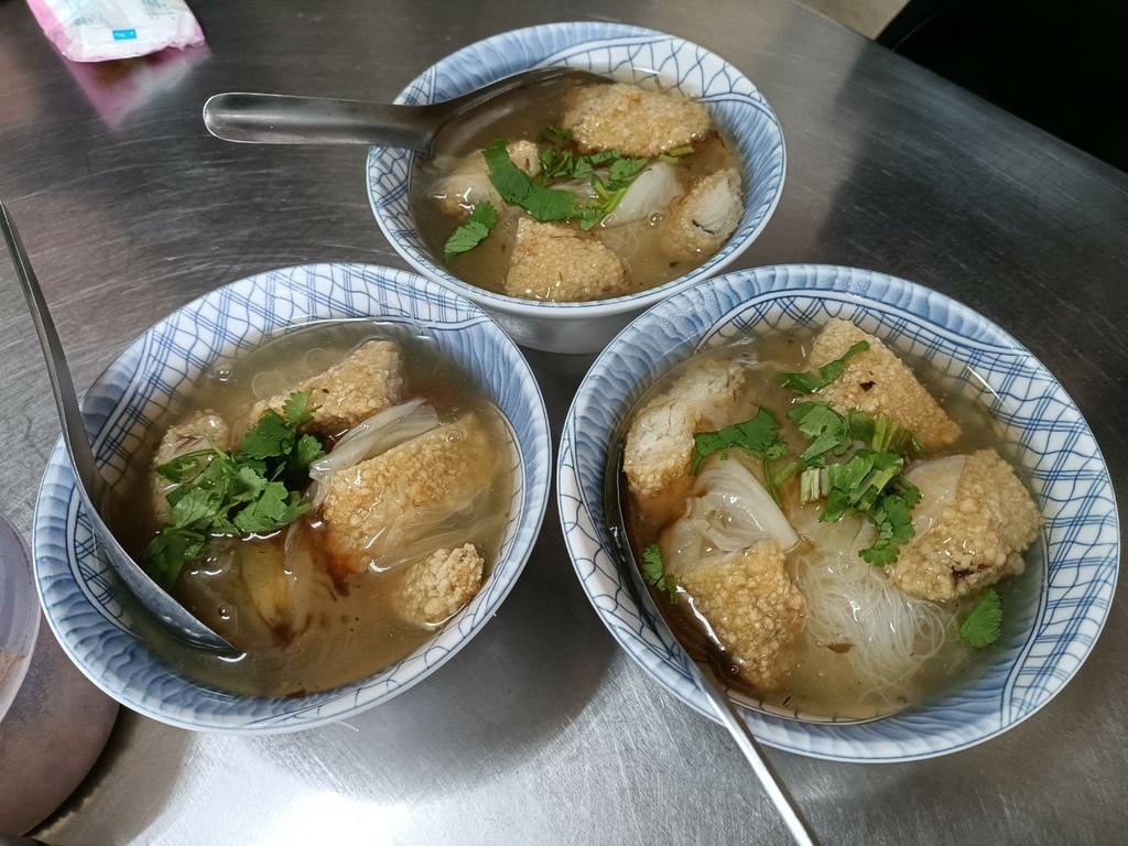 台南小吃|阿堯土魠魚羹，在夏林路上50年老店!