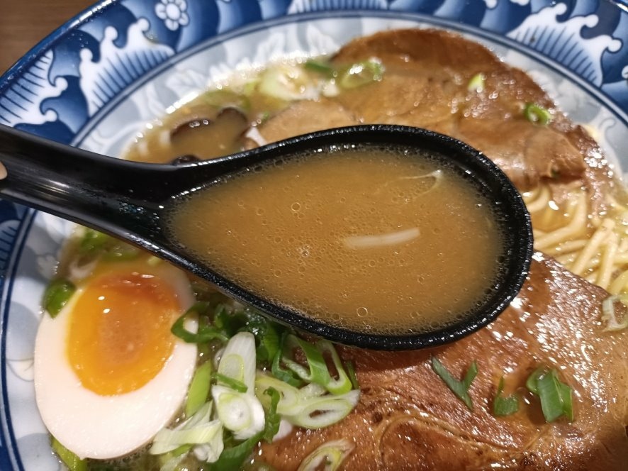 板橋美食|東京板前豚骨拉麵-板橋店，中日合併的豚骨拉麵貼近台