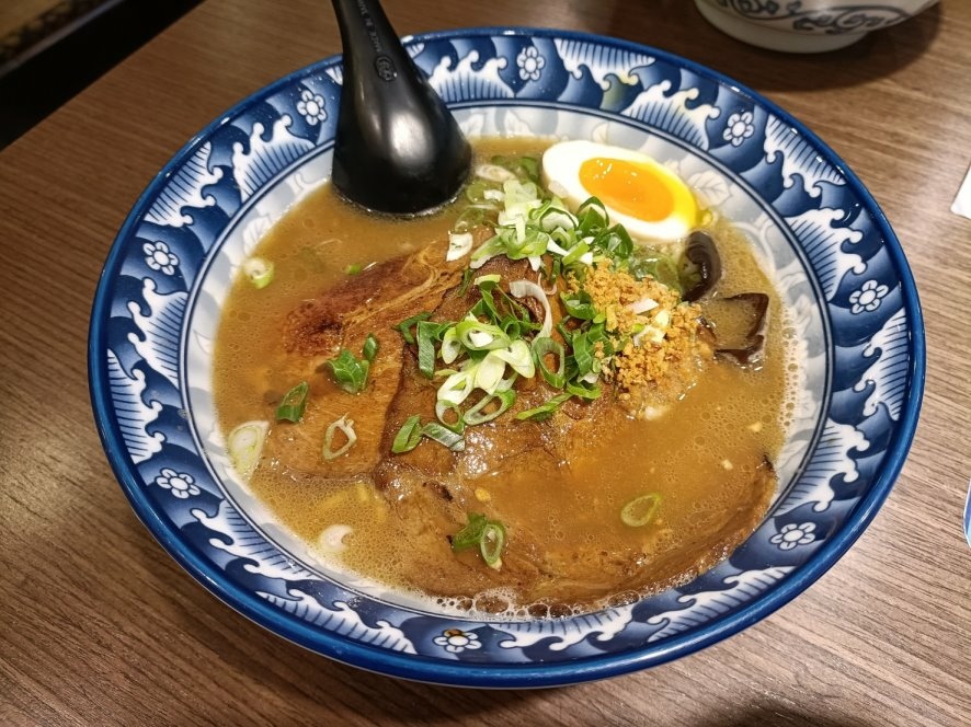 板橋美食|東京板前豚骨拉麵-板橋店，中日合併的豚骨拉麵貼近台