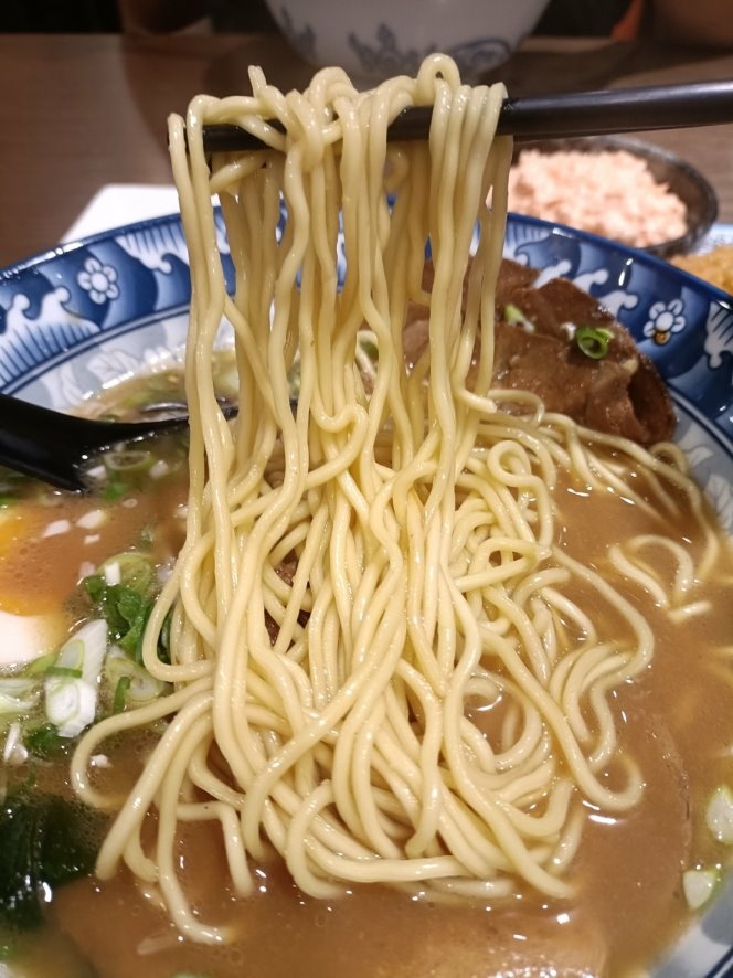 板橋美食|東京板前豚骨拉麵-板橋店，中日合併的豚骨拉麵貼近台