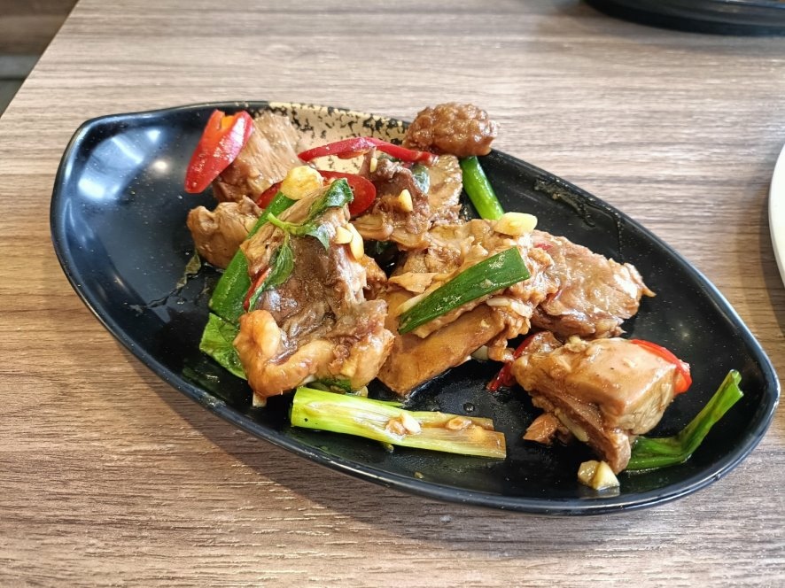 桃園美食|夯鴨响饌-藝文店，港式點心、熱炒皆可吃到飽!