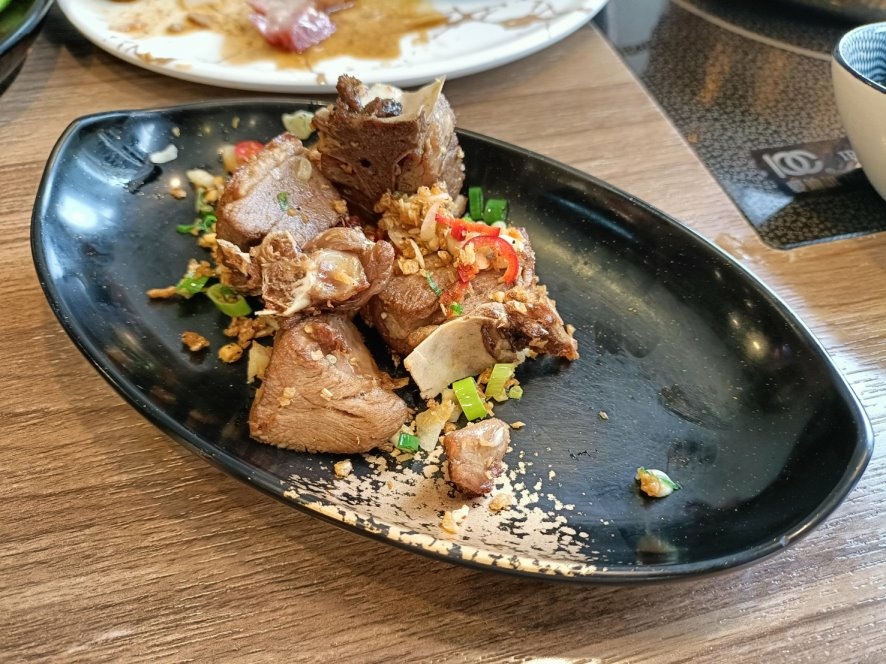 桃園美食|夯鴨响饌-藝文店，港式點心、熱炒皆可吃到飽!