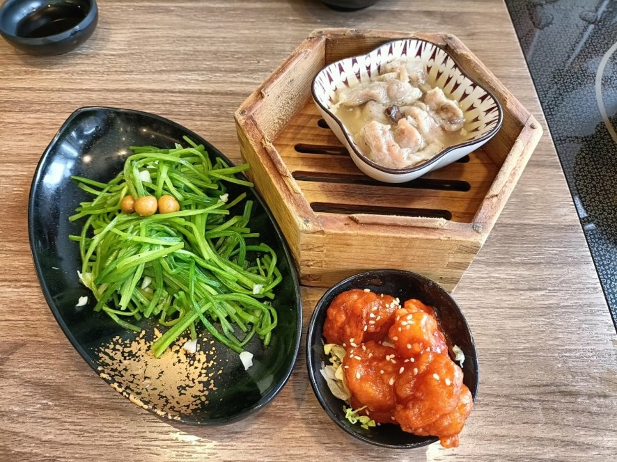 桃園美食|夯鴨响饌-藝文店，港式點心、熱炒皆可吃到飽!