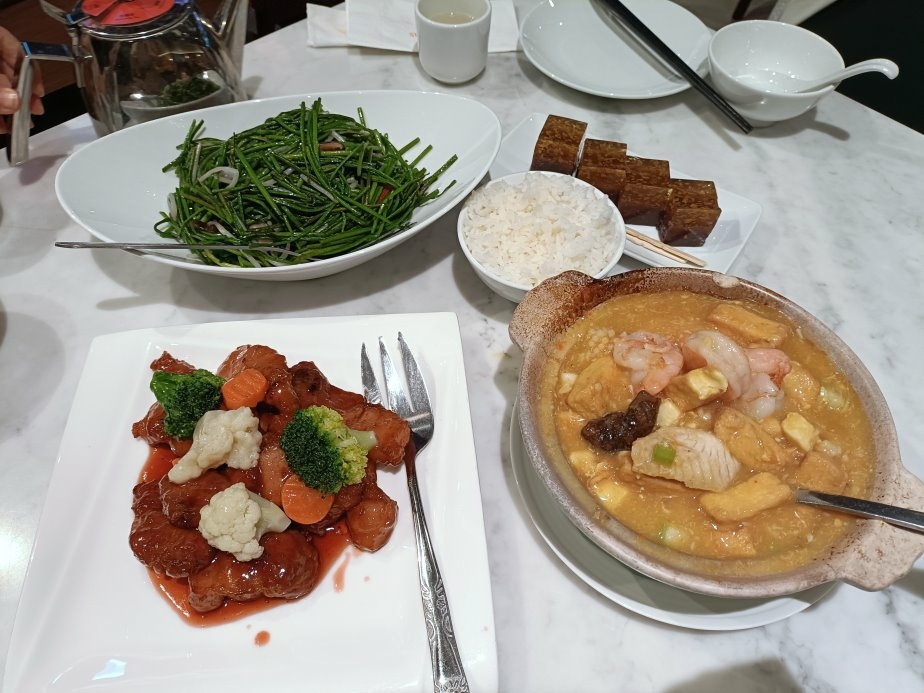 台北國父紀念館美食|大巨星港式飲茶餐酒館。京星集團最新餐飲、